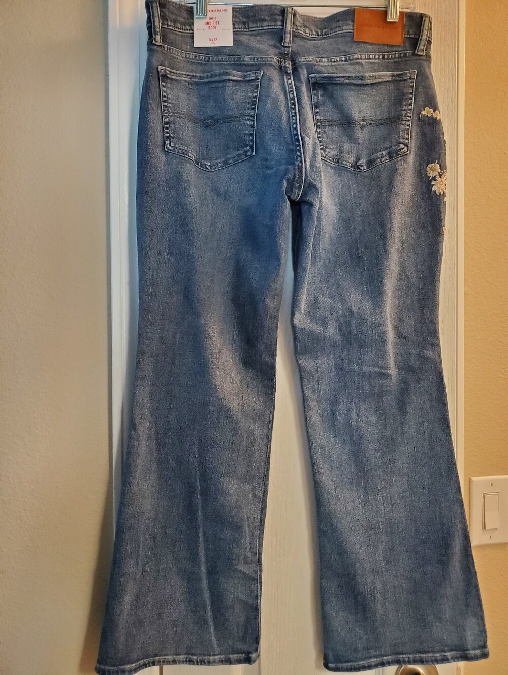 Lucky Brand Sweet Mid-rise Boot Ankle Embroidered Jeans Size 32/14 - Picture 6 of 9